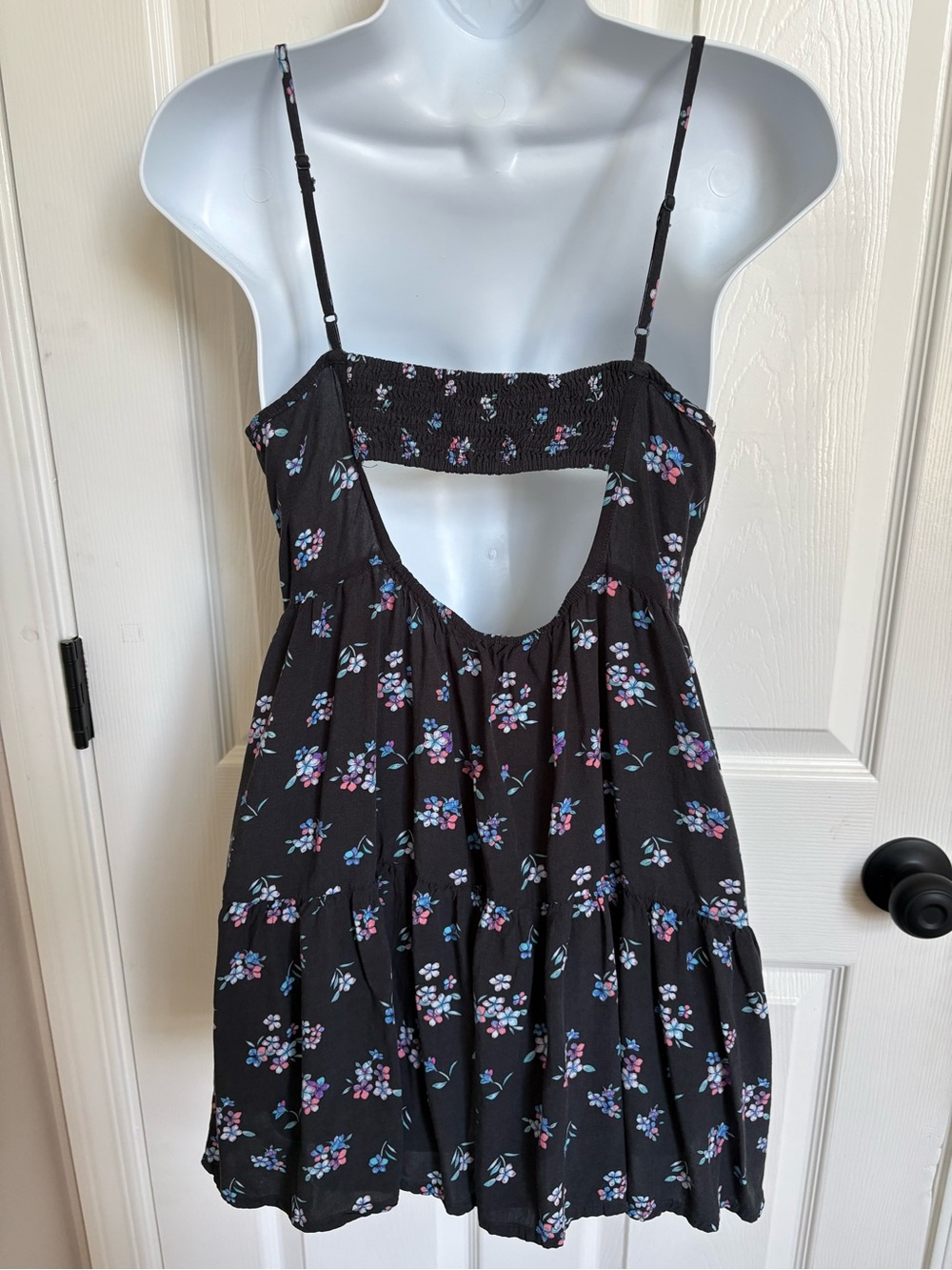 American Eagle Outfitters Black Floral Smocked Strap Dress - Picture 3 of 8